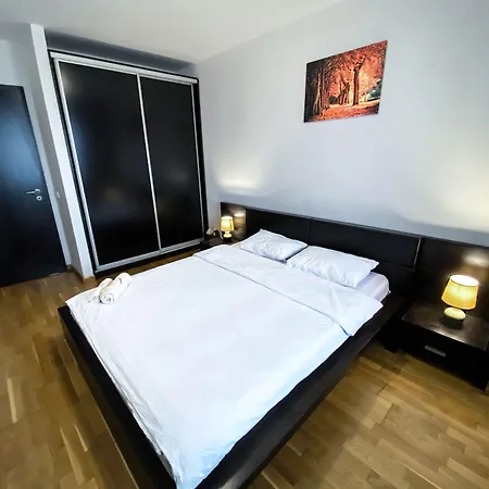 Appartement Monaco Grand By Citybookings Boekarest