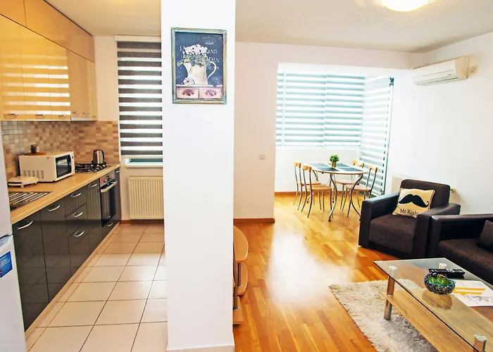 Monaco Grand By Citybookings Апартаменти *